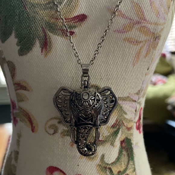 4 pc set plus 6 pearls Ankh Chakra, Lucky Elephant with 2x20” 925 Silver Chains - Picture 3 of 16